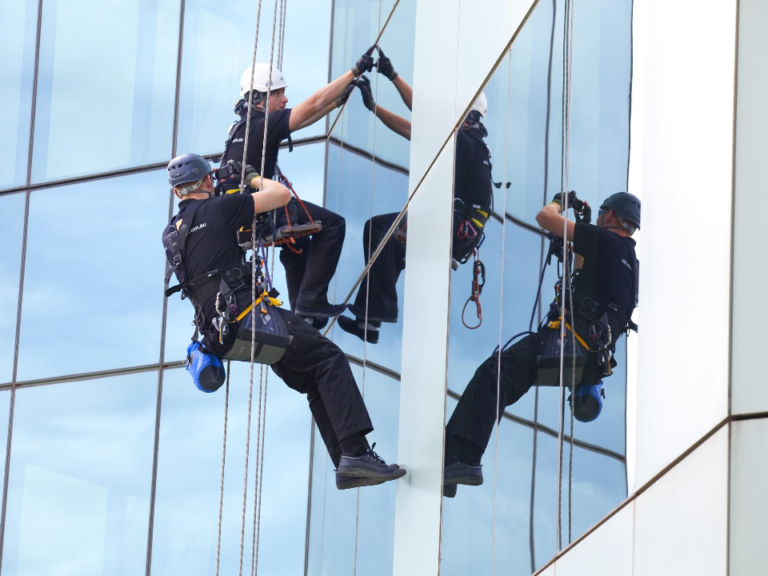 Benefits of Opting For Rope Access Method for High Rise Painting