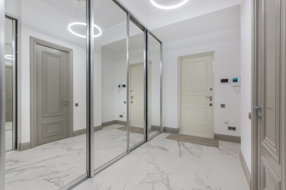 Frameless Sliding Door